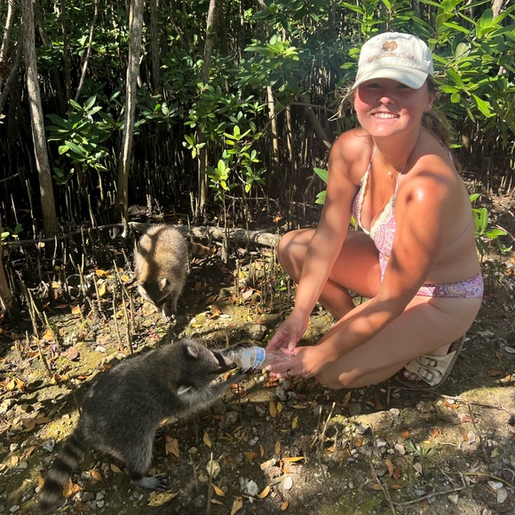 Get To Know Samantha ☀️ - Picture 5 of 8